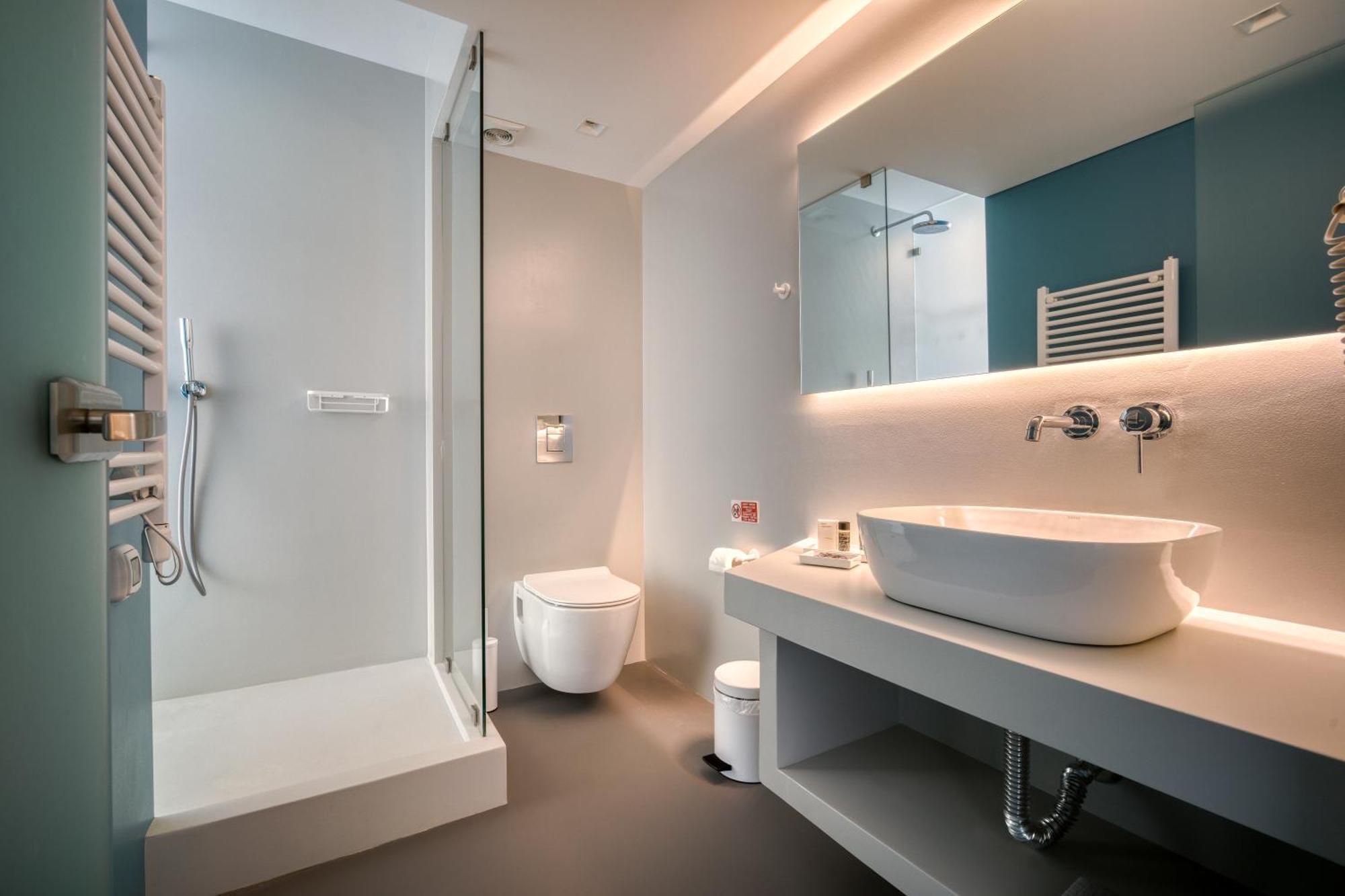 Apartment Color Cube Athens