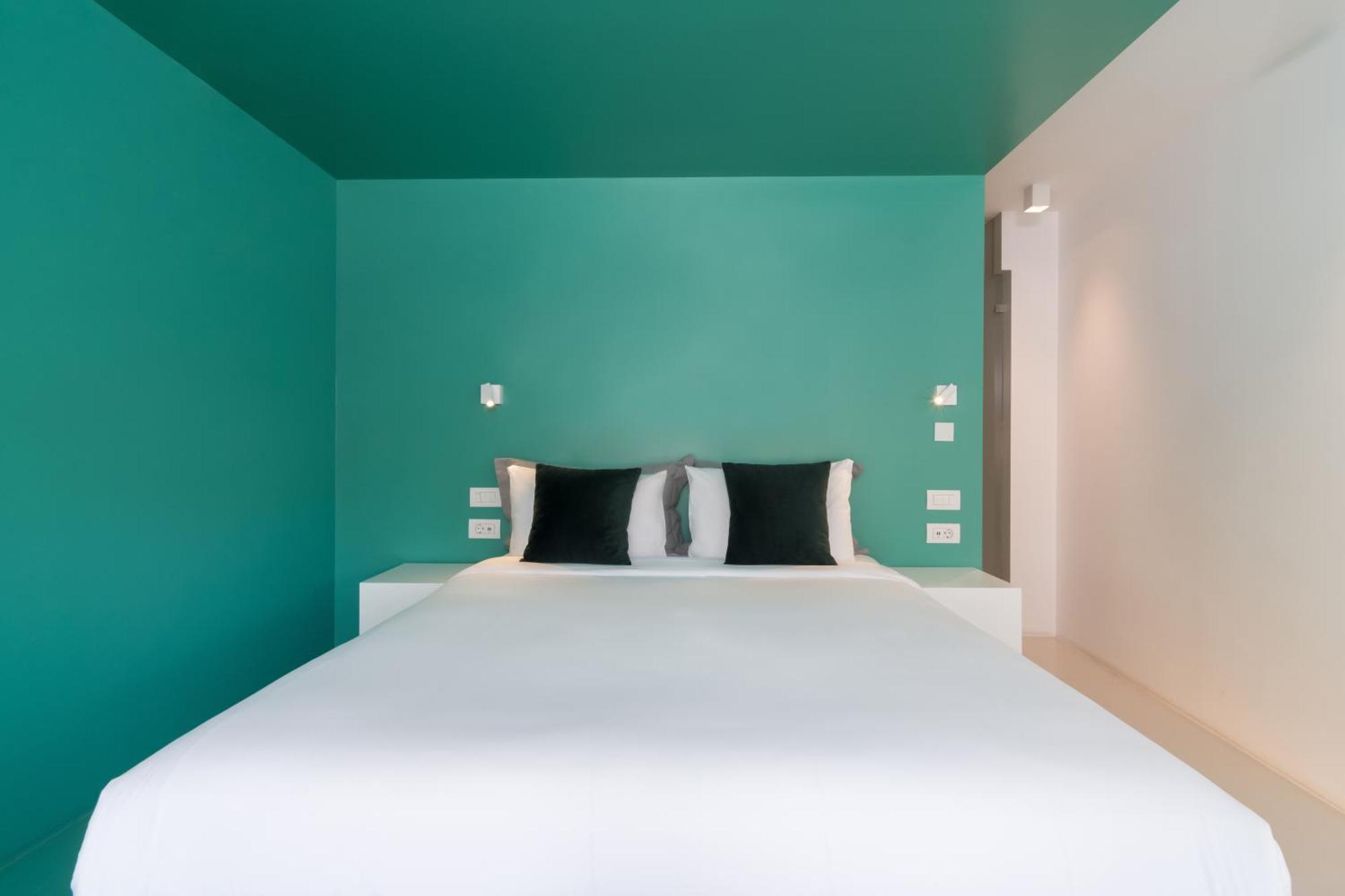 Apartment Color Cube Athens