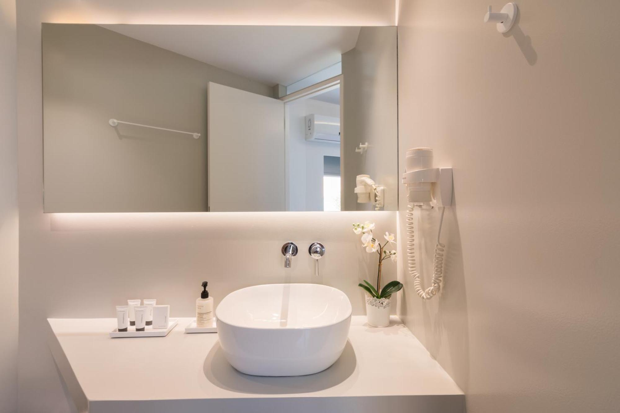 Apartment Color Cube Athens